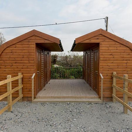 Yha Treyarnon Bay Hostel Padstow Exterior photo