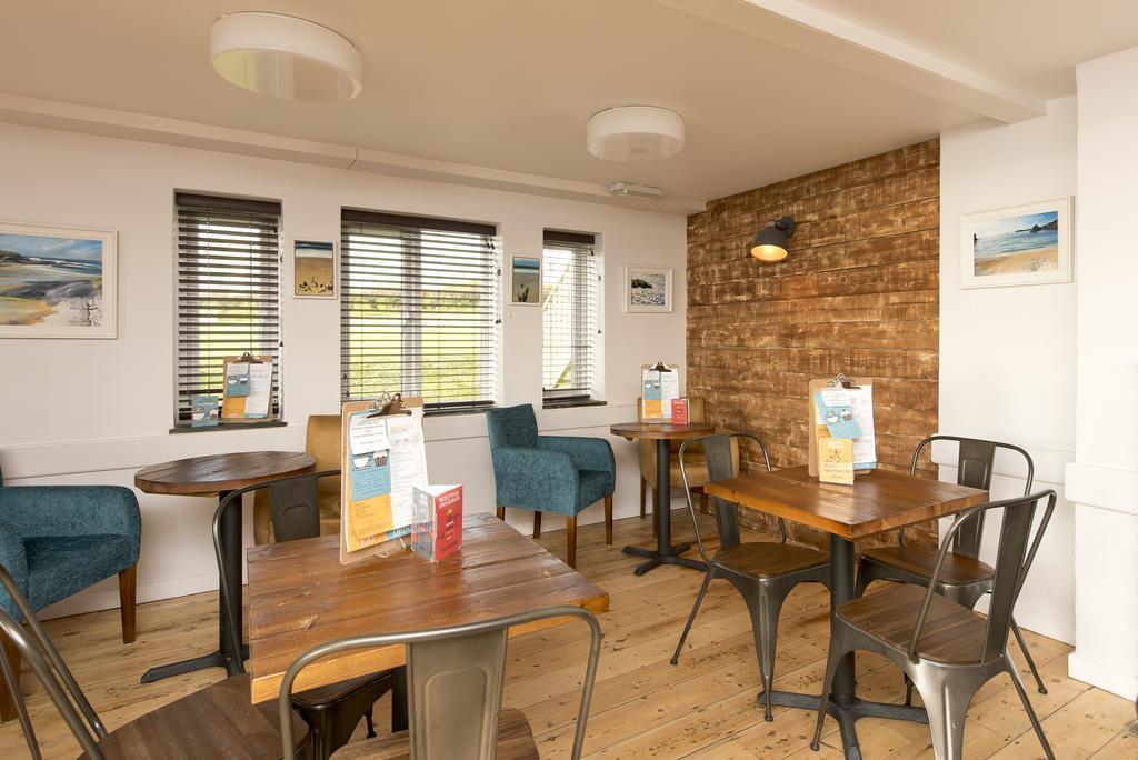 Yha Treyarnon Bay Hostel Padstow Exterior photo