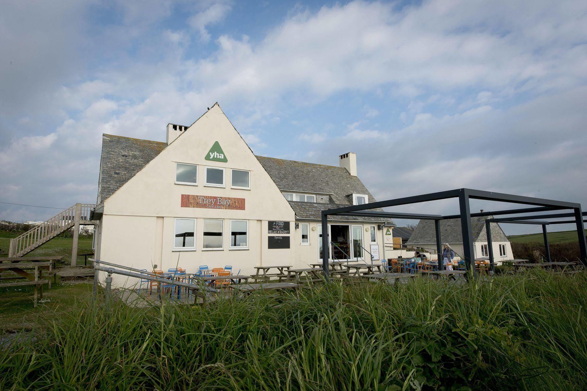 Yha Treyarnon Bay Hostel Padstow Exterior photo